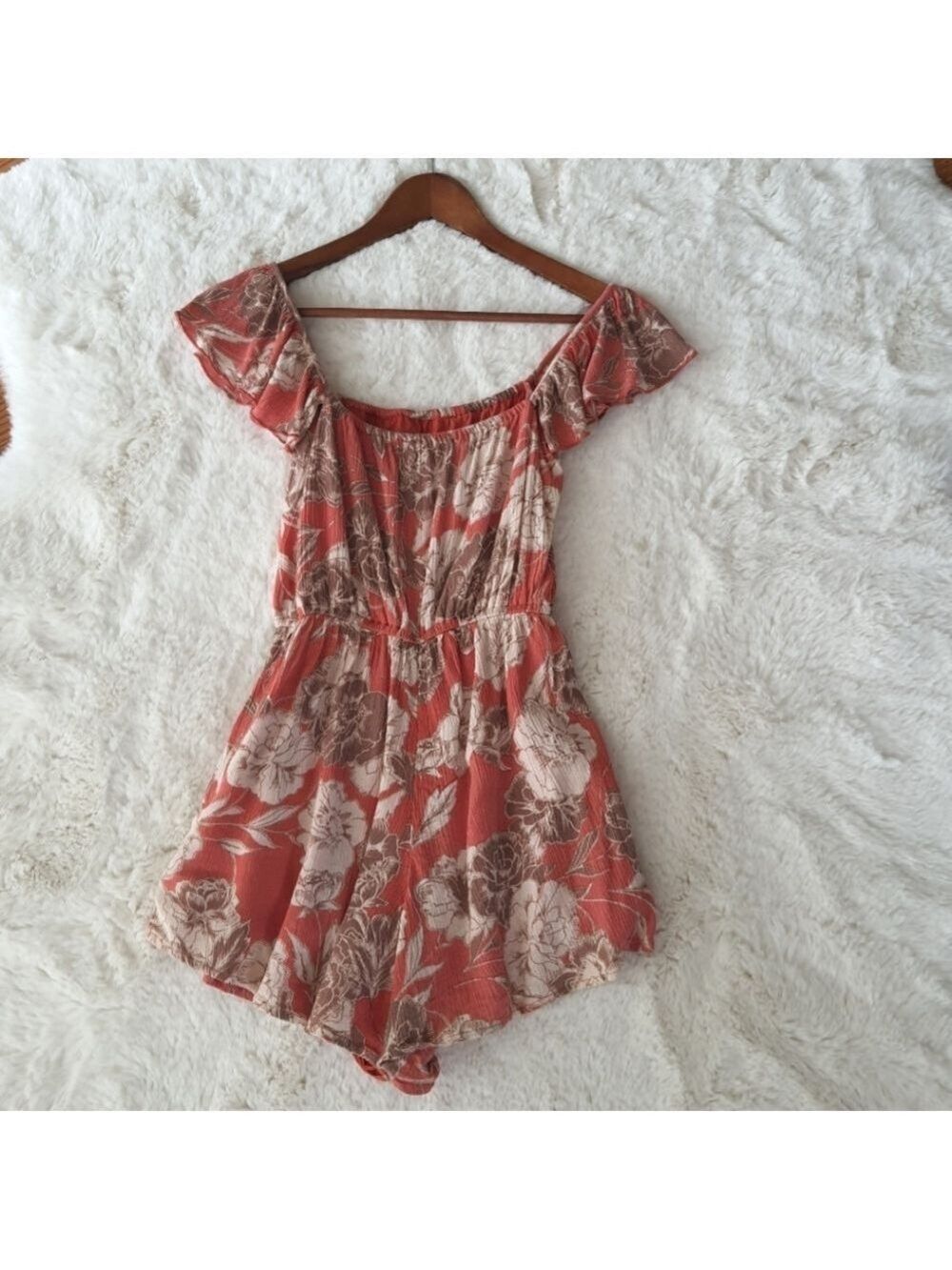 Amuse Society Kiss & Tell Floral Print Romper Ladies S Coral Cream Shorts Ruffle